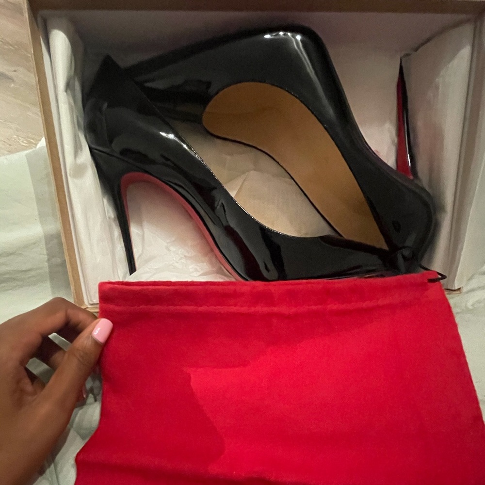 Brand new Kate Louboutin. Literally just purchased in Paris on 11/10/21 . - Picture 2 of 4